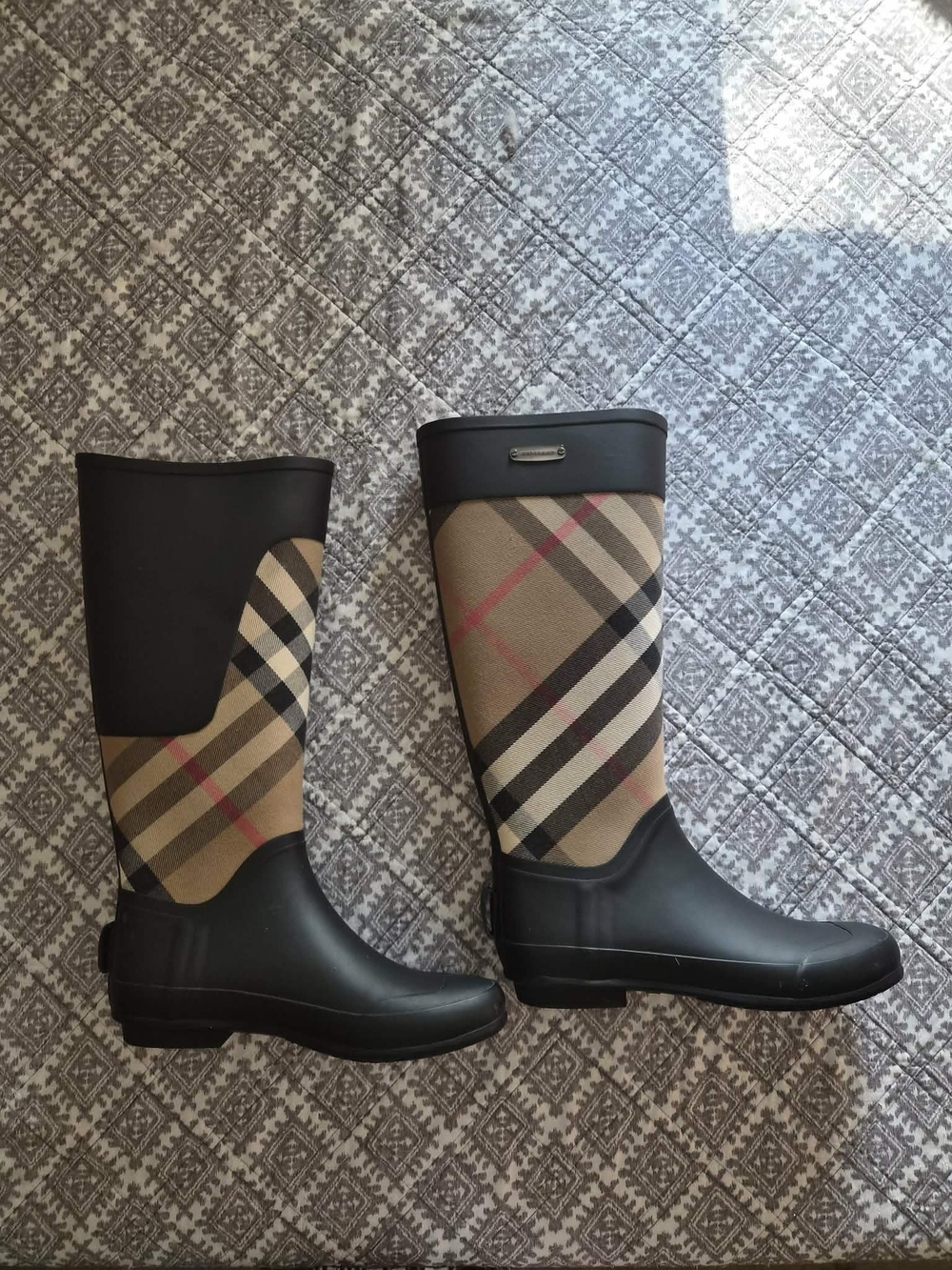 BURBERRY Plaid Pattern Knee-High Rain Boots - Black & Beige - Picture 3 of 3